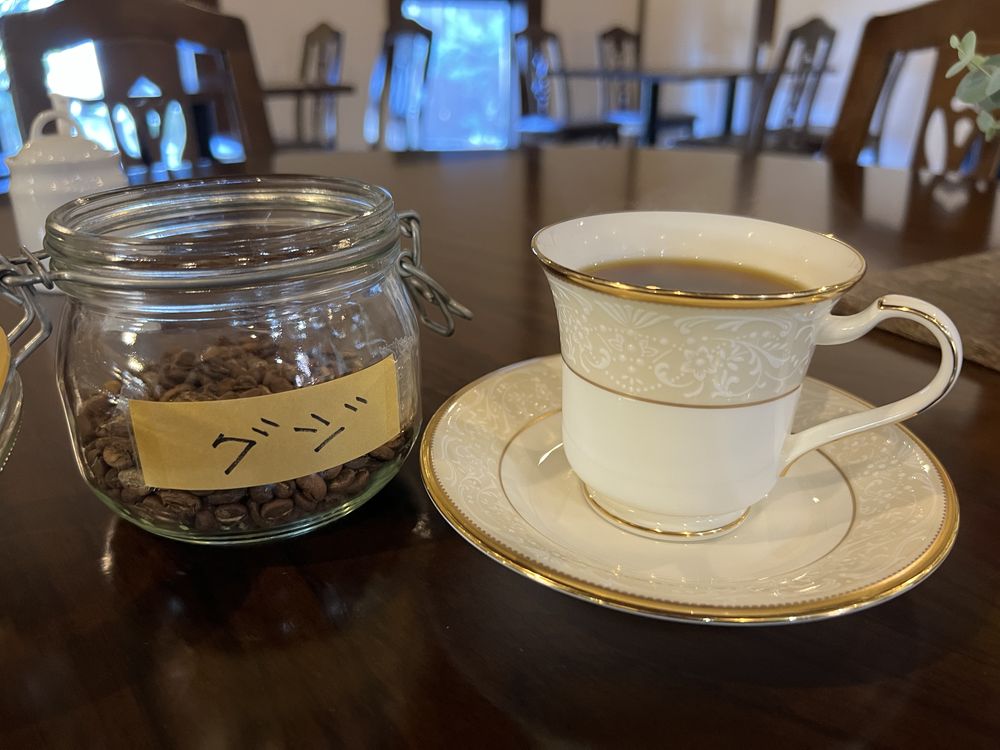 エチオピアのグジコーヒーをノリタケのカップでいただく。