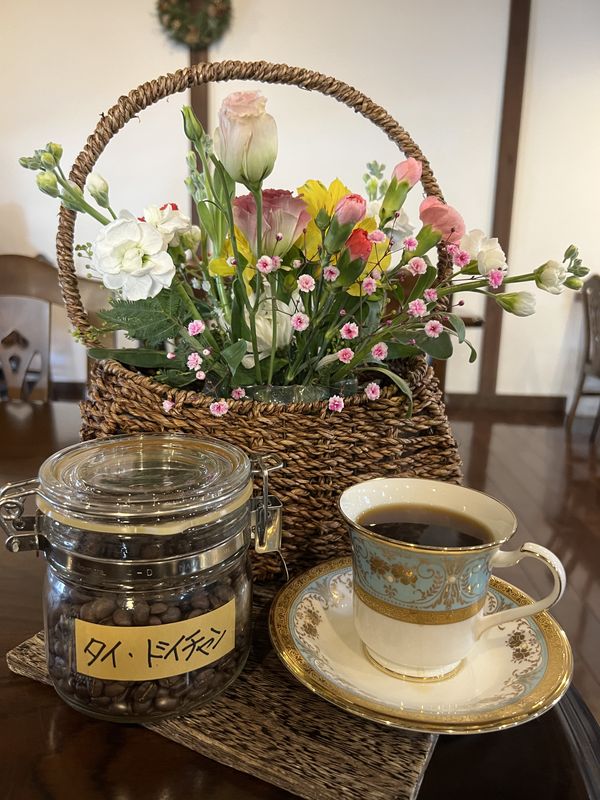 生け花とコーヒー（ドイチャンコーヒー）
