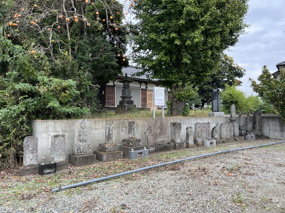 覚性寺の石仏群｜松伏町金杉