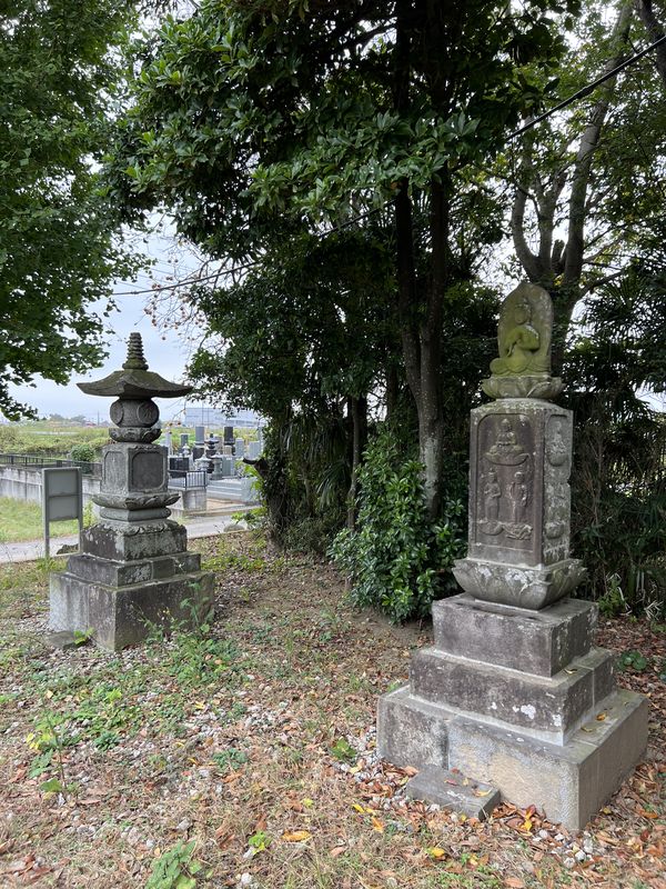 供養塔｜覚性寺